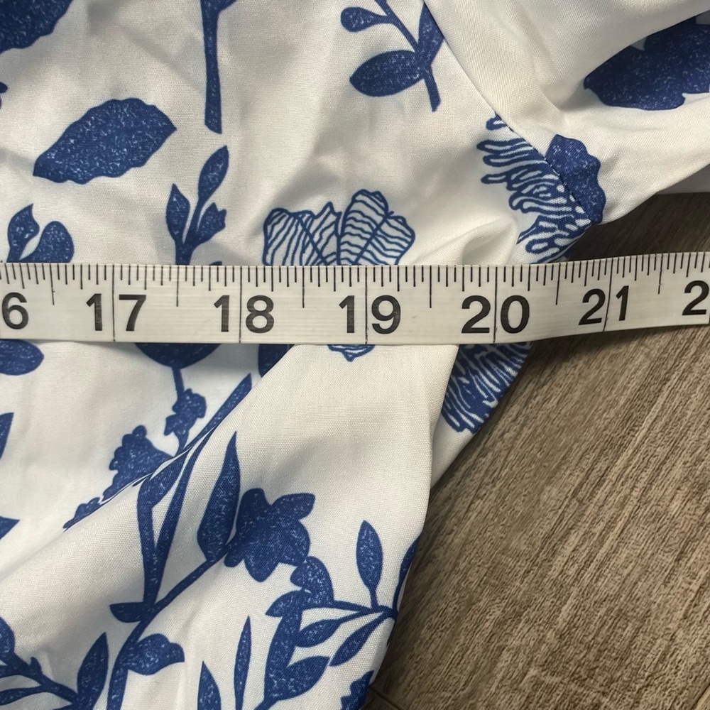 Goodnight Macaroon PAULA V-NECK FLORAL PRINT MAXI DRESS blue and white size S - Picture 3 of 5